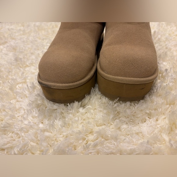 UGG® Classic Ultra Mini Platform Boot Big Kid 5- Sand - Picture 6 of 10